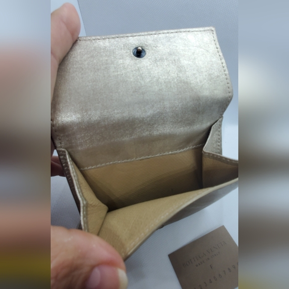 BOTTEGA VENETA Hobo Leather Wallet by fold- cc/coin compartment- silver metallic - Picture 3 of 11